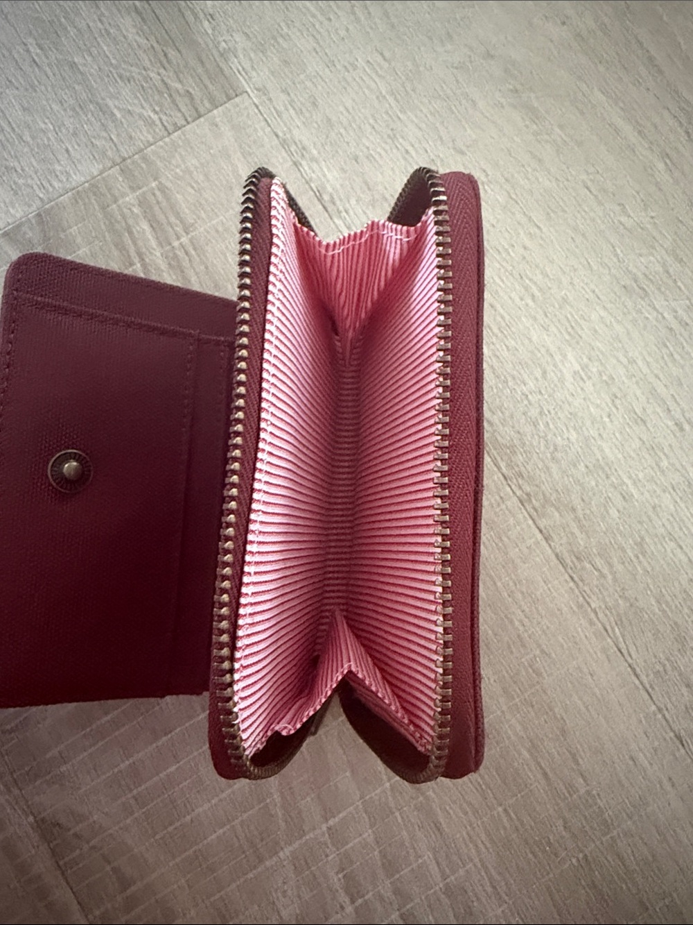 Herschel Roy Zip Wallet NWOT Burgundy Canvas Unisex - Picture 3 of 5